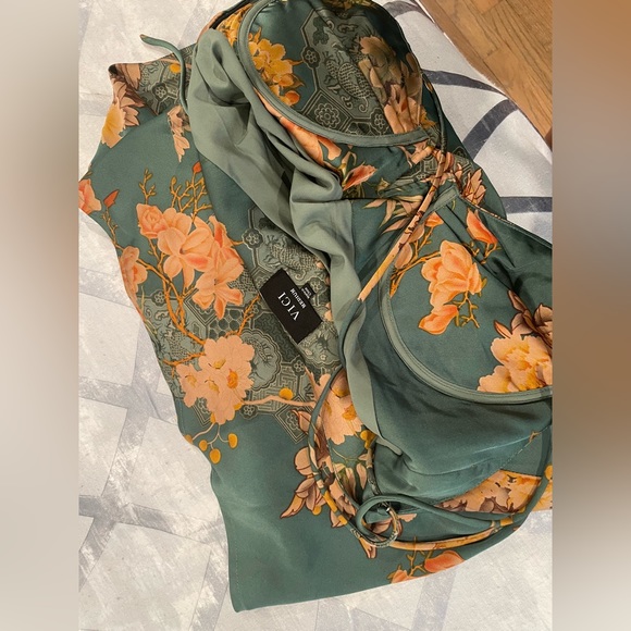 VICI KYOTO PRINTED SATIN SLIP DRESS - GREEN - Picture 2 of 3